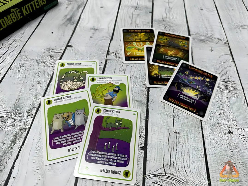 Juego De Mesa ECG-ZOMB-6 Zombie Kittens en Español 7+ Exploding Kittens